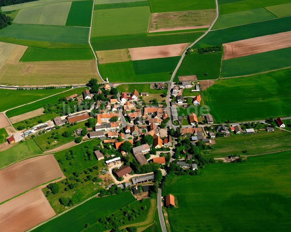 Luftaufnahme Betzendorf - Dorfkern am Feldrand in Betzendorf im Bundesland Bayern, Deutschland