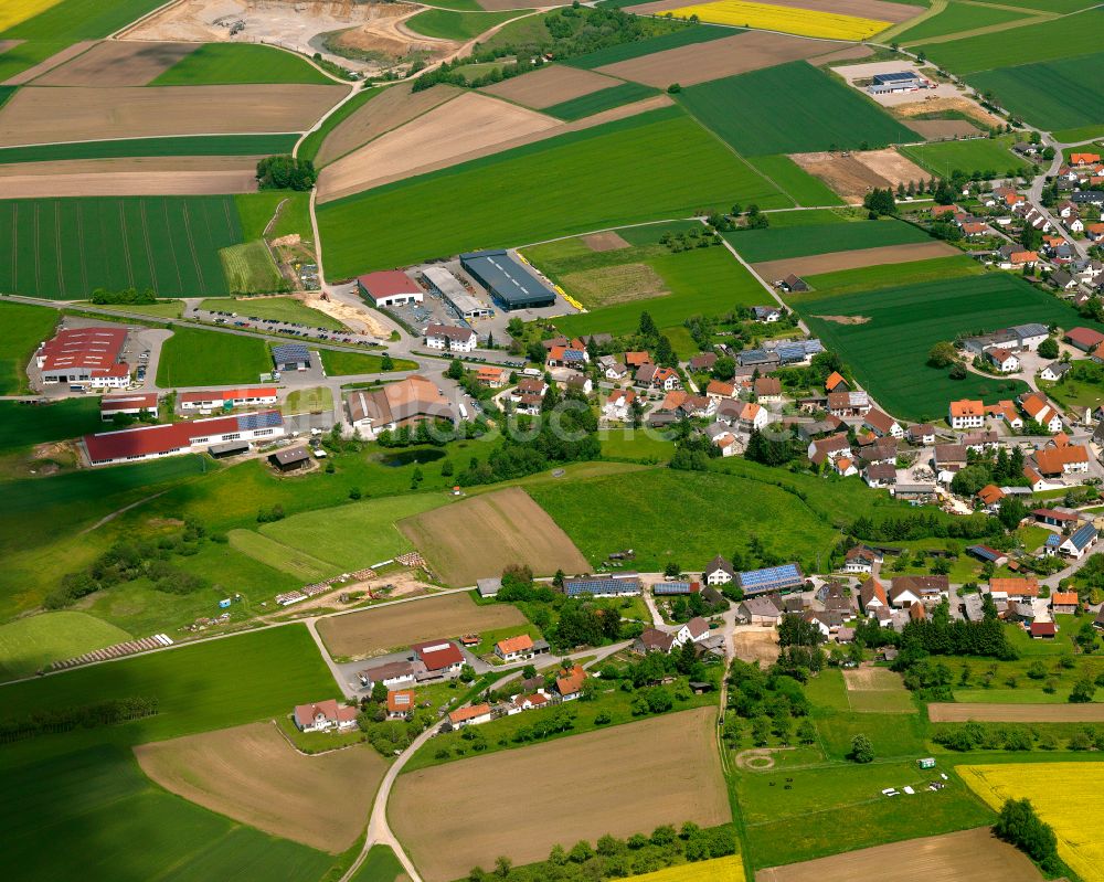 Luftbild Betzenweiler - Dorfkern am Feldrand in Betzenweiler im Bundesland Baden-Württemberg, Deutschland
