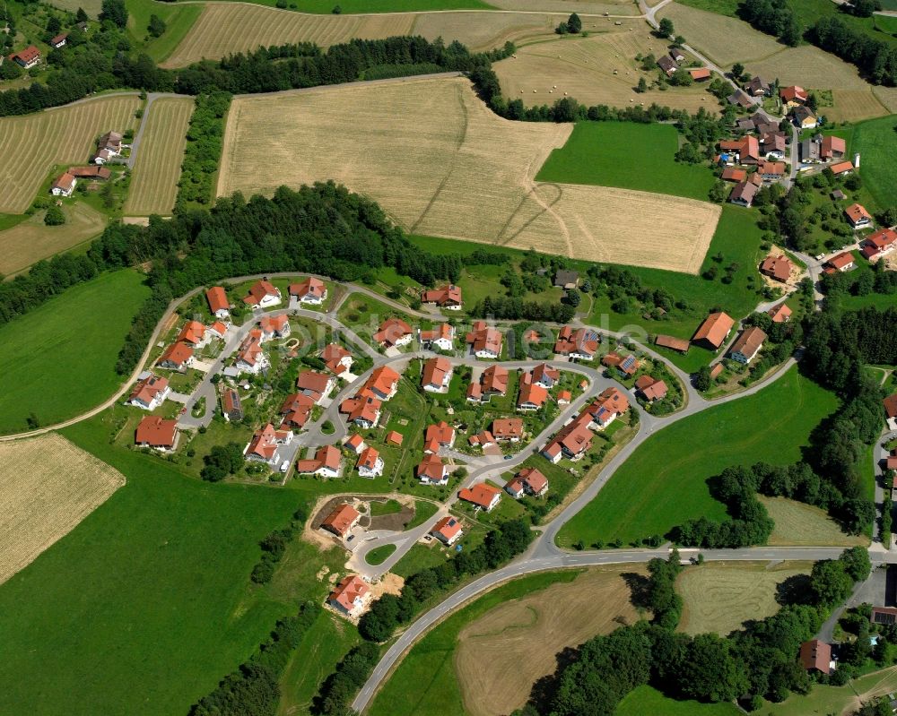 Bühel aus der Vogelperspektive: Dorfkern am Feldrand in Bühel im Bundesland Bayern, Deutschland