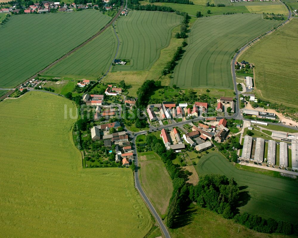 Böhla Bahnhof von oben - Dorfkern am Feldrand in Böhla Bahnhof im Bundesland Sachsen, Deutschland