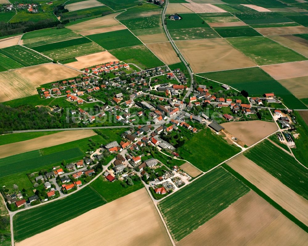 Luftaufnahme Böhmenkirch - Dorfkern am Feldrand in Böhmenkirch im Bundesland Baden-Württemberg, Deutschland