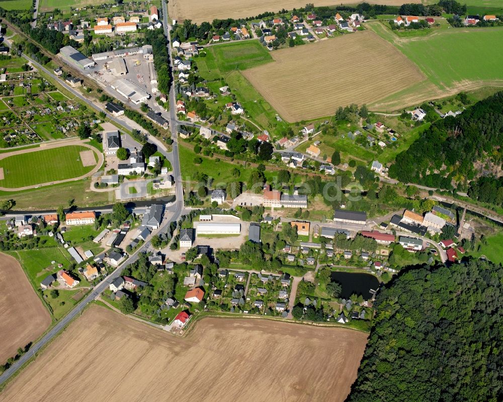 Böhrigen aus der Vogelperspektive: Dorfkern am Feldrand in Böhrigen im Bundesland Sachsen, Deutschland