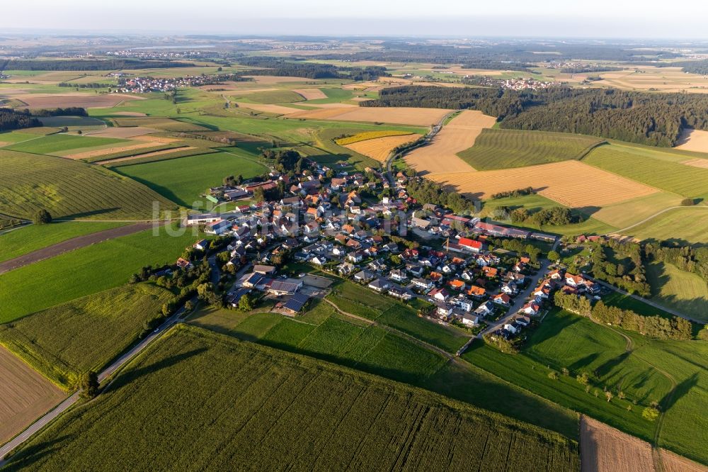 Luftaufnahme Bierstetten - Dorfkern am Feldrand in Bierstetten im Bundesland Baden-Württemberg, Deutschland