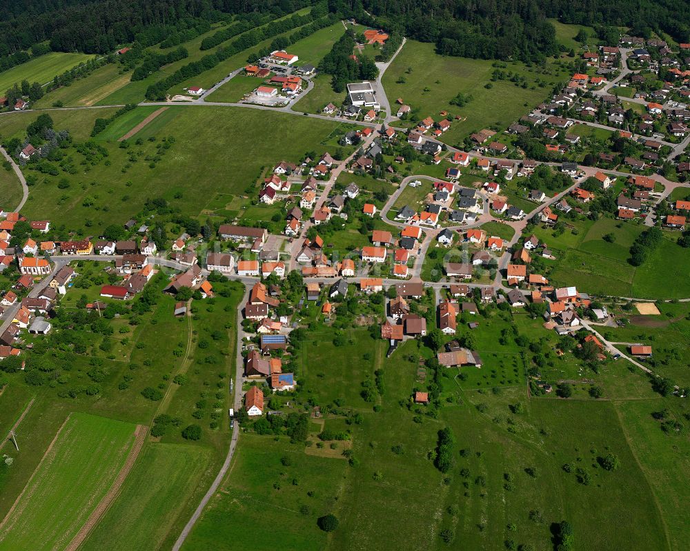 Bieselsberg aus der Vogelperspektive: Dorfkern am Feldrand in Bieselsberg im Bundesland Baden-Württemberg, Deutschland