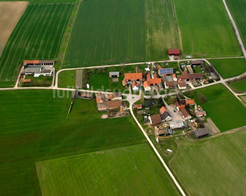 Birkach aus der Vogelperspektive: Dorfkern am Feldrand in Birkach im Bundesland Bayern, Deutschland