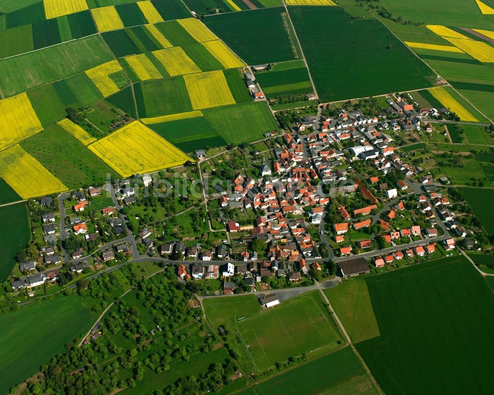 Birklar aus der Vogelperspektive: Dorfkern am Feldrand in Birklar im Bundesland Hessen, Deutschland