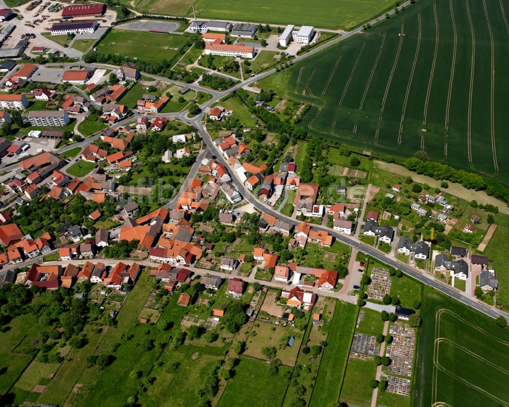 Luftbild Bischofferode - Dorfkern am Feldrand in Bischofferode im Bundesland Thüringen, Deutschland