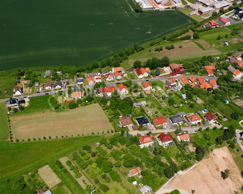 Luftaufnahme Bischofferode - Dorfkern am Feldrand in Bischofferode im Bundesland Thüringen, Deutschland