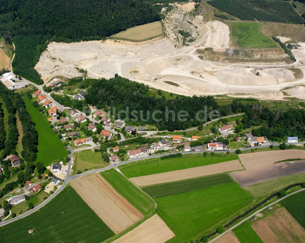 Bittelschieß von oben - Dorfkern am Feldrand in Bittelschieß im Bundesland Baden-Württemberg, Deutschland