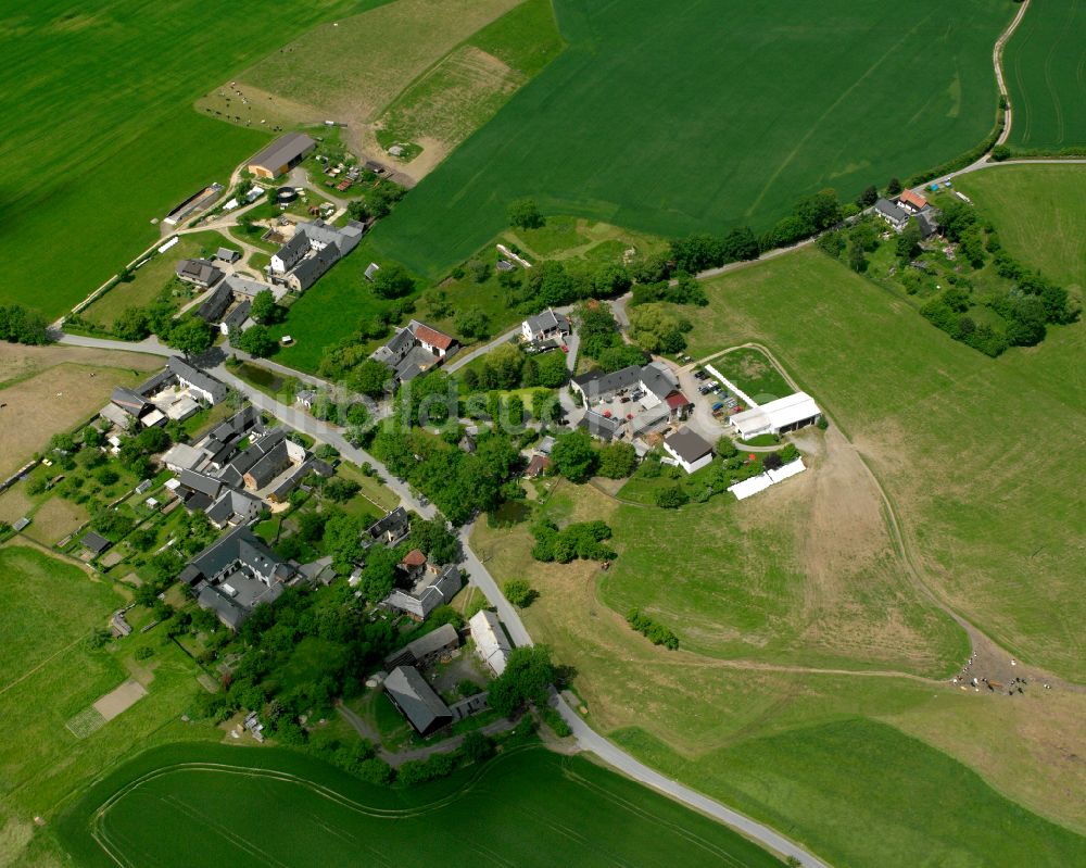 Büna aus der Vogelperspektive: Dorfkern am Feldrand in Büna im Bundesland Thüringen, Deutschland