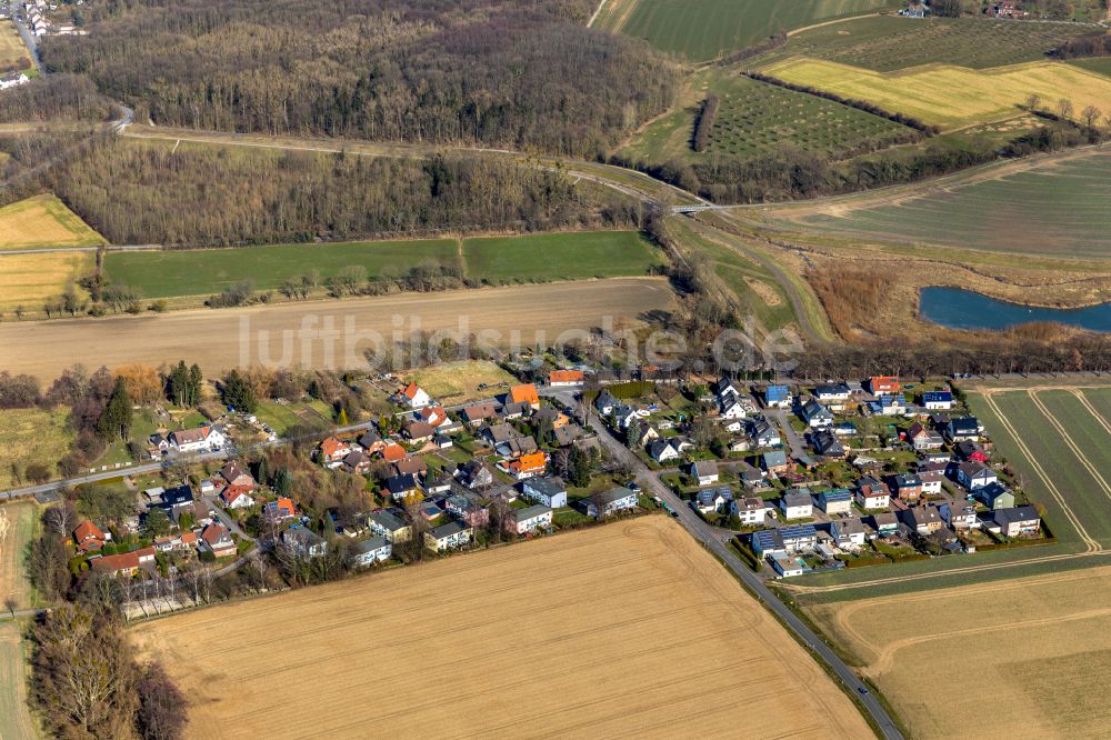 Luftaufnahme Bönen - Dorfkern am Feldrand in Bönen im Bundesland Nordrhein-Westfalen, Deutschland