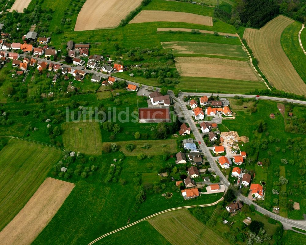 Bünzwangen von oben - Dorfkern am Feldrand in Bünzwangen im Bundesland Baden-Württemberg, Deutschland