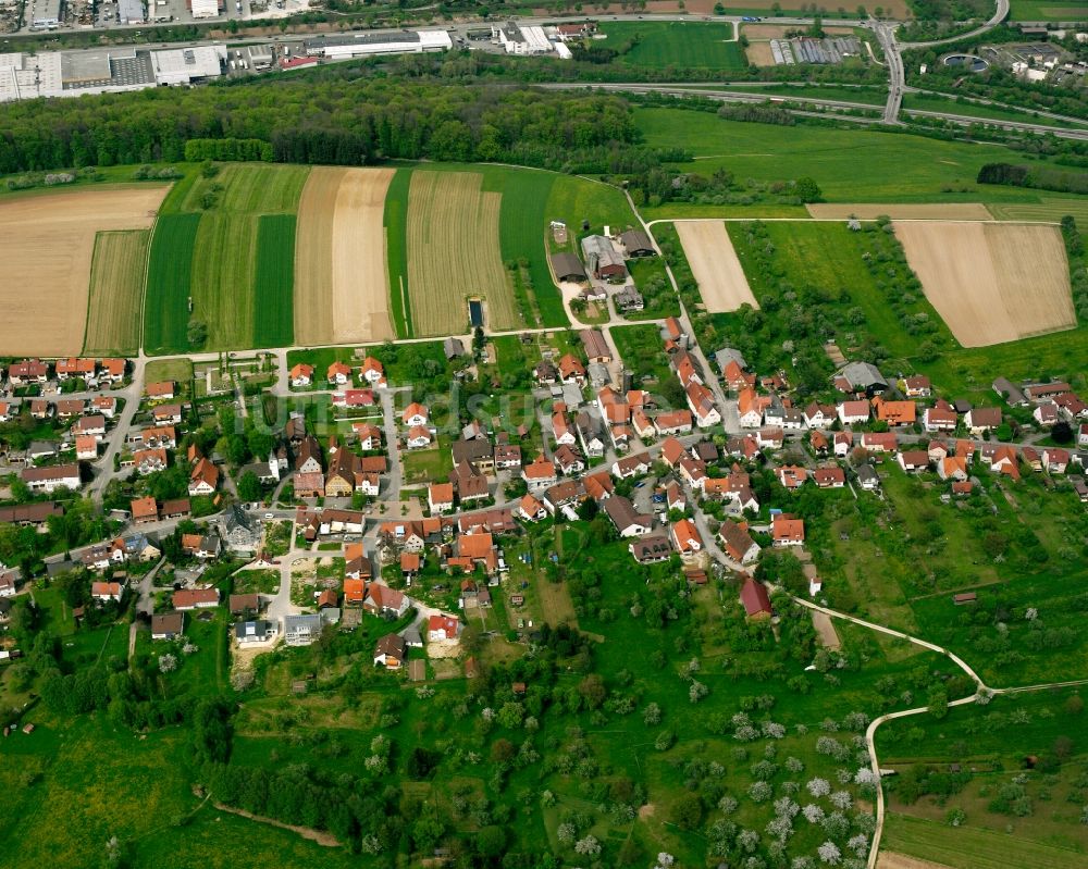 Bünzwangen aus der Vogelperspektive: Dorfkern am Feldrand in Bünzwangen im Bundesland Baden-Württemberg, Deutschland