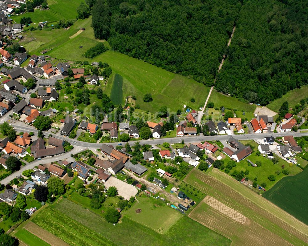 Bodersweier aus der Vogelperspektive: Dorfkern am Feldrand in Bodersweier im Bundesland Baden-Württemberg, Deutschland