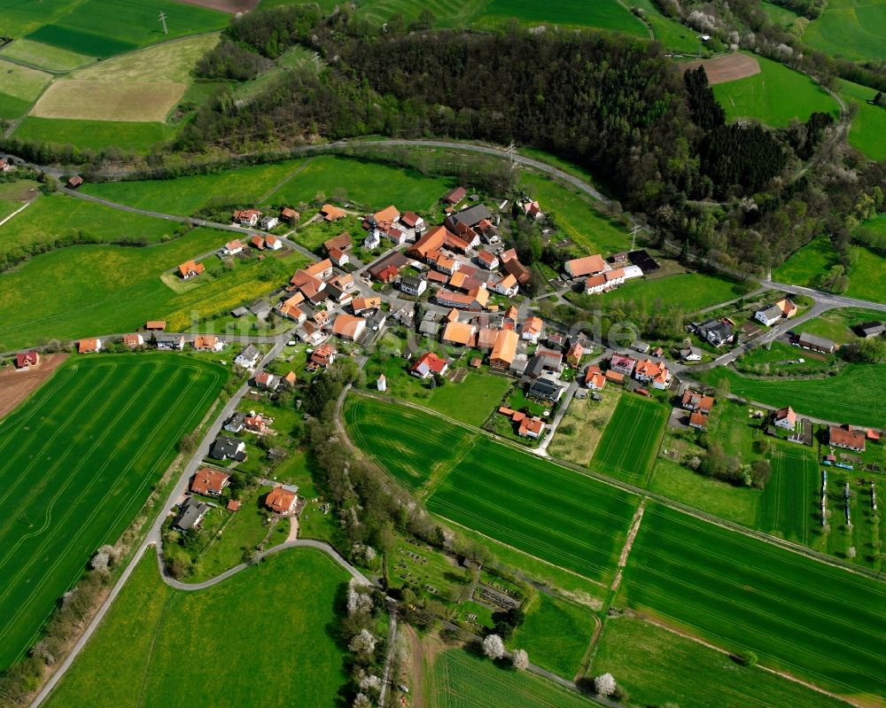 Bodes aus der Vogelperspektive: Dorfkern am Feldrand in Bodes im Bundesland Hessen, Deutschland