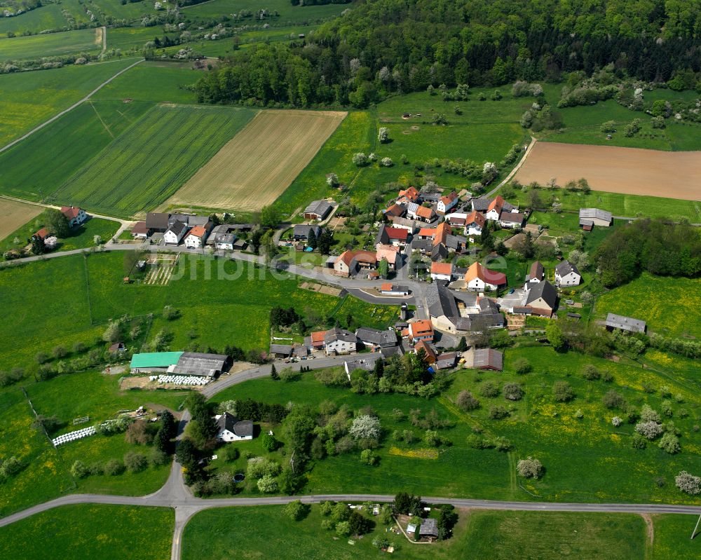 Bollnbach von oben - Dorfkern am Feldrand in Bollnbach im Bundesland Hessen, Deutschland