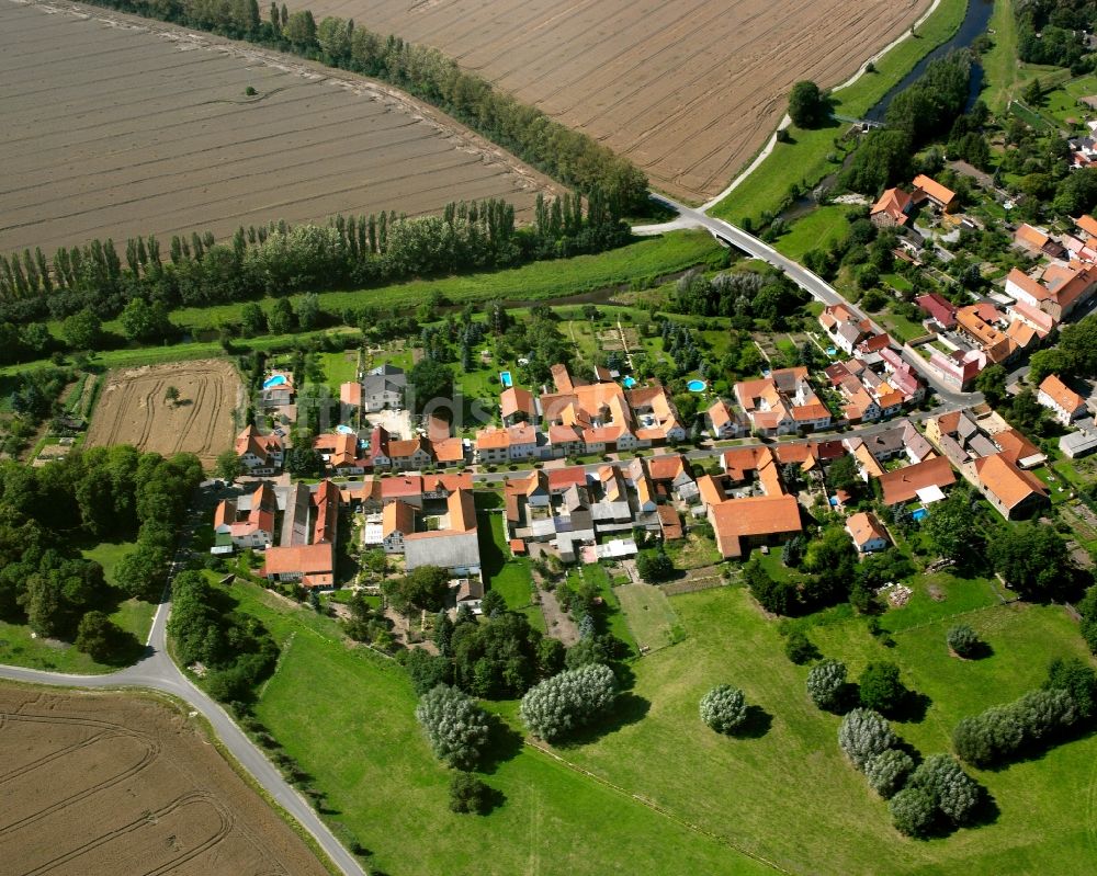 Bollstedt aus der Vogelperspektive: Dorfkern am Feldrand in Bollstedt im Bundesland Thüringen, Deutschland