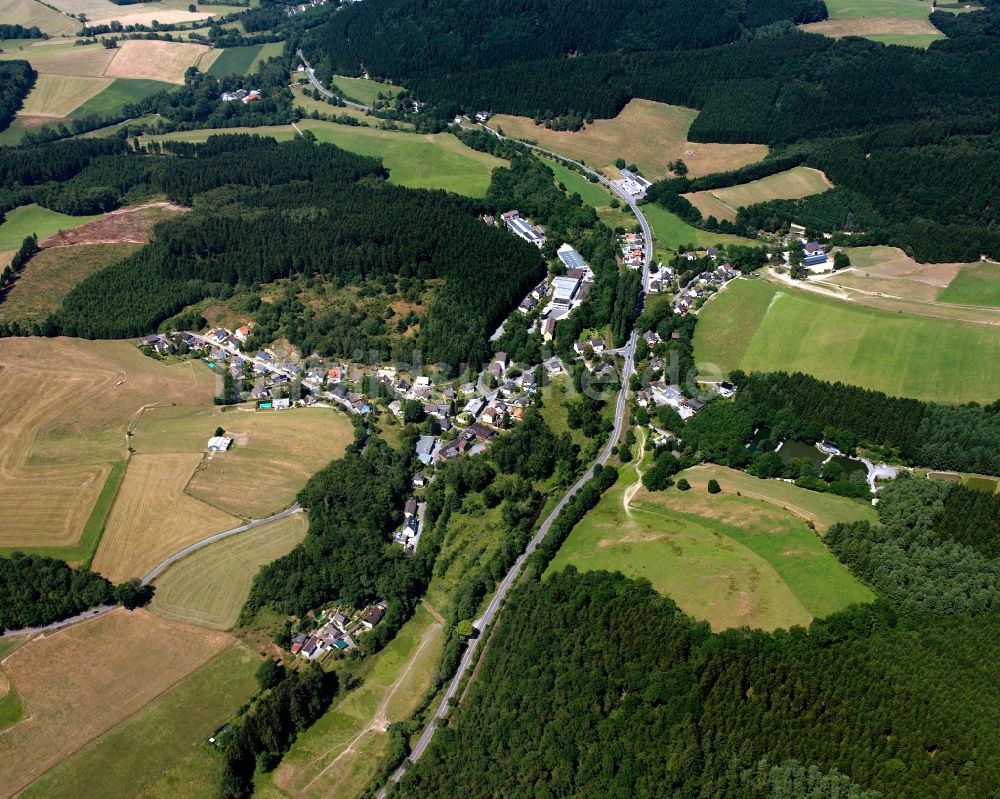 Bollwerk aus der Vogelperspektive: Dorfkern am Feldrand in Bollwerk im Bundesland Nordrhein-Westfalen, Deutschland