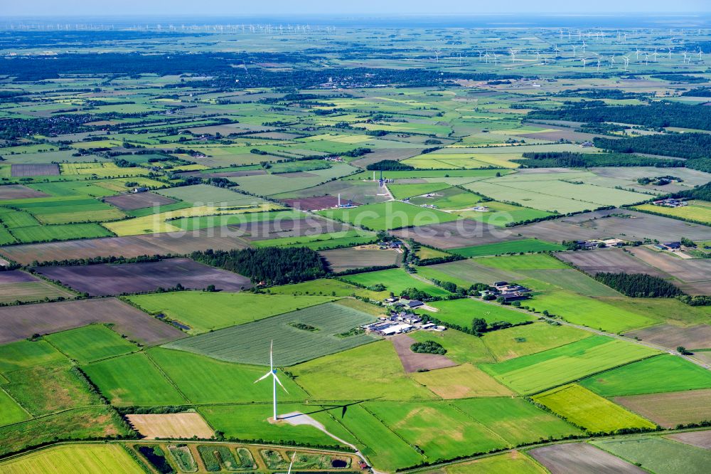 Boverstedt von oben - Dorfkern am Feldrand in Boverstedt im Bundesland Schleswig-Holstein, Deutschland