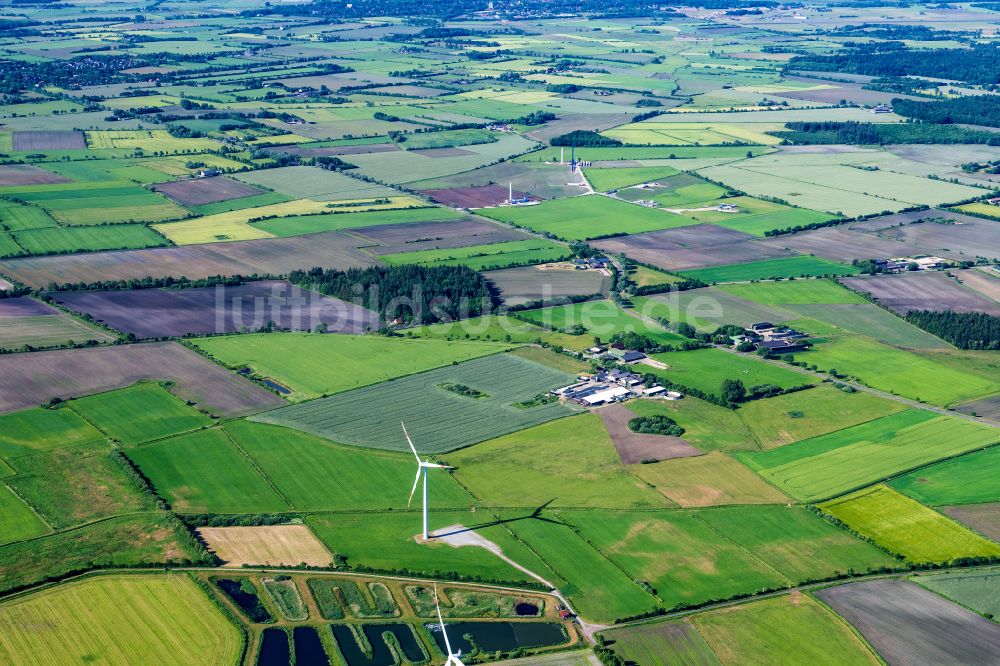 Boverstedt von oben - Dorfkern am Feldrand in Boverstedt im Bundesland Schleswig-Holstein, Deutschland