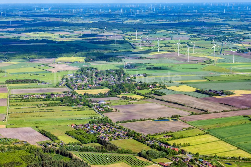 Braderup von oben - Dorfkern am Feldrand in Braderup im Bundesland Schleswig-Holstein, Deutschland