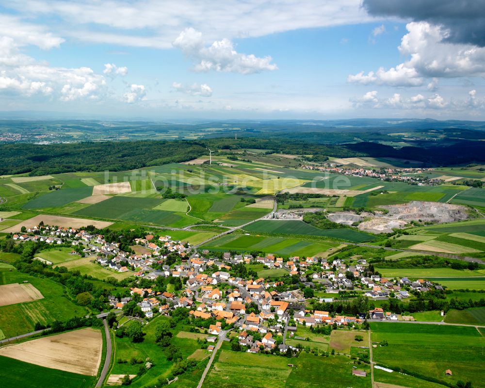 Luftaufnahme Brauerschwend - Dorfkern am Feldrand in Brauerschwend im Bundesland Hessen, Deutschland