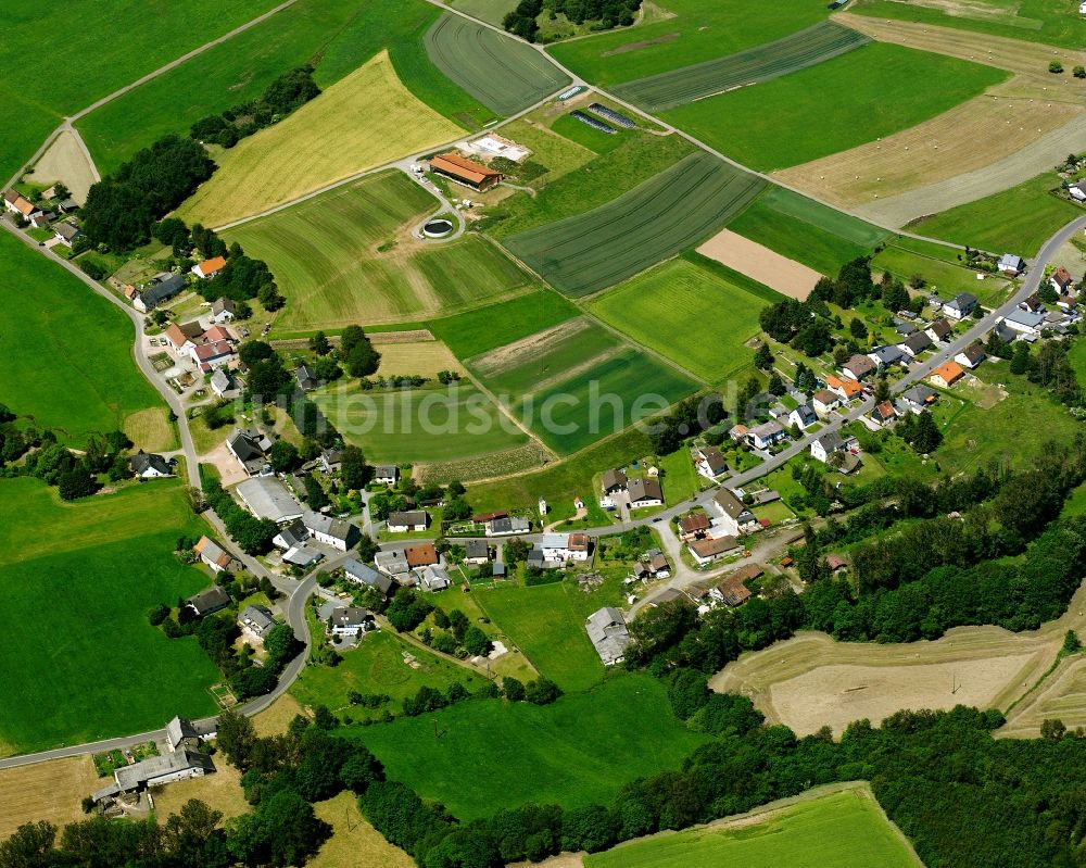 Luftaufnahme Brücken - Dorfkern am Feldrand in Brücken im Bundesland Rheinland-Pfalz, Deutschland