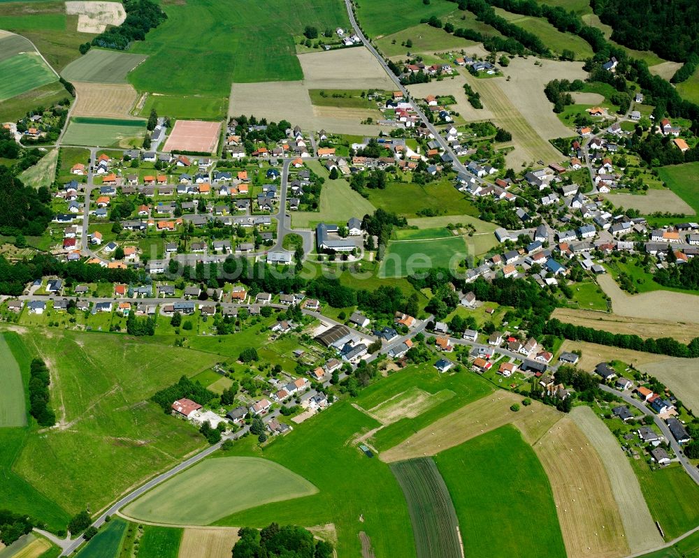 Brücken aus der Vogelperspektive: Dorfkern am Feldrand in Brücken im Bundesland Rheinland-Pfalz, Deutschland