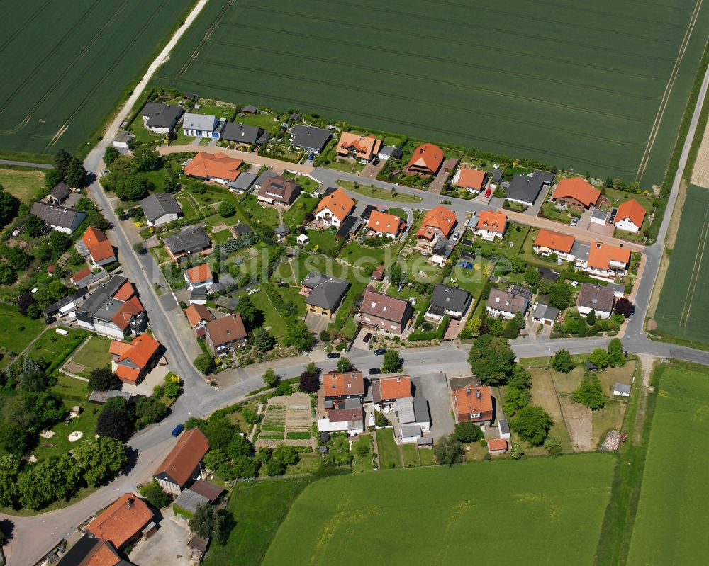 Bredelem aus der Vogelperspektive: Dorfkern am Feldrand in Bredelem im Bundesland Niedersachsen, Deutschland
