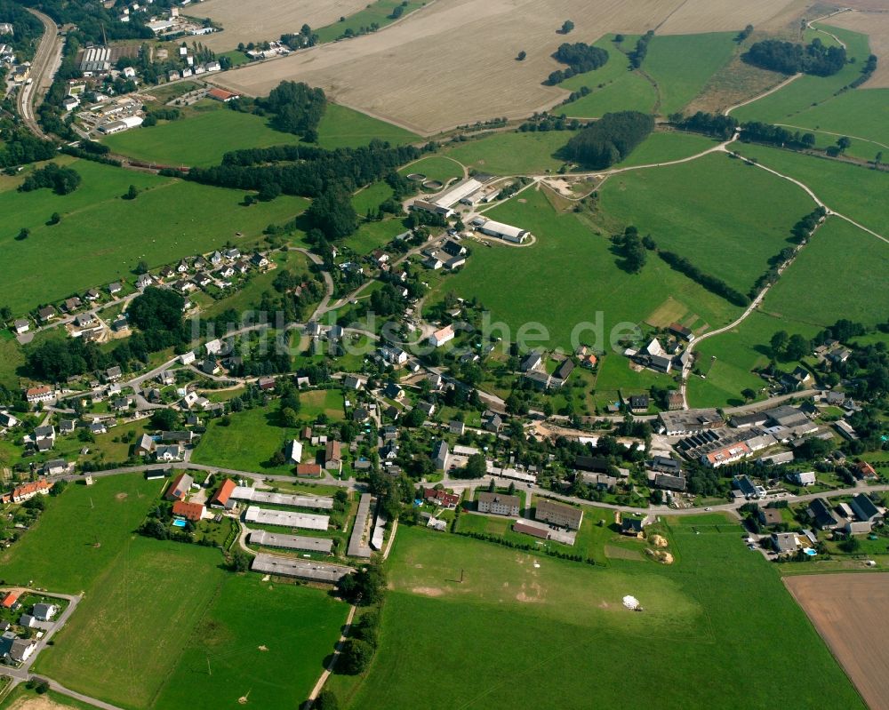 Breitenau aus der Vogelperspektive: Dorfkern am Feldrand in Breitenau im Bundesland Sachsen, Deutschland