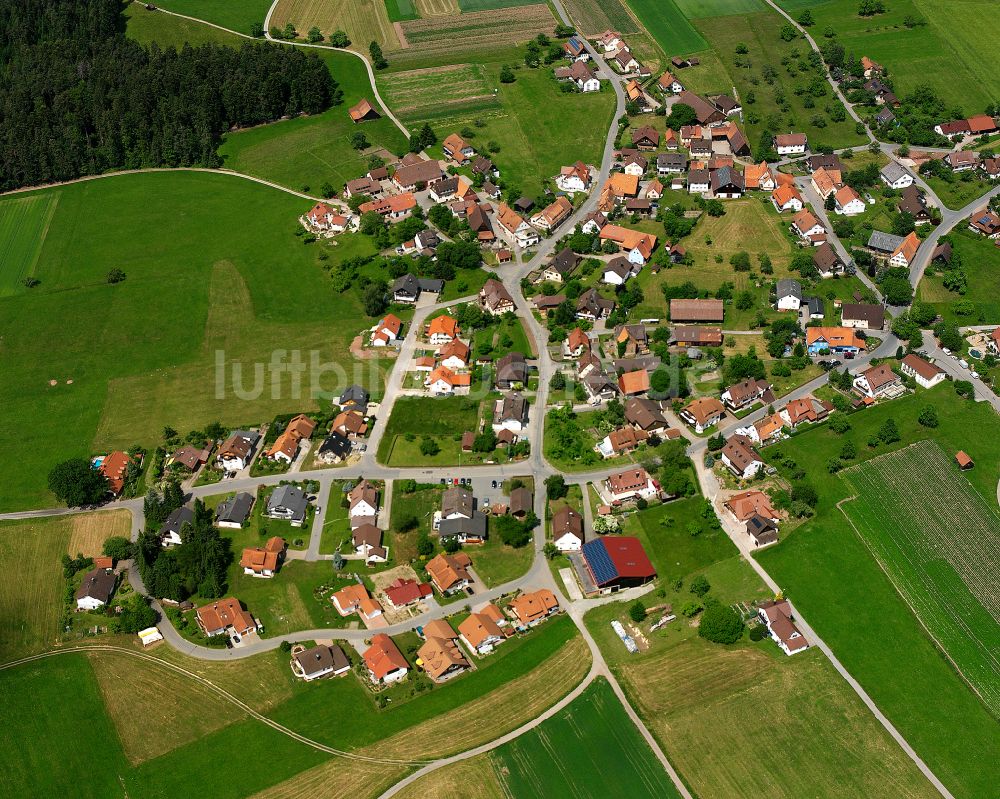 Luftaufnahme Breitenberg - Dorfkern am Feldrand in Breitenberg im Bundesland Baden-Württemberg, Deutschland