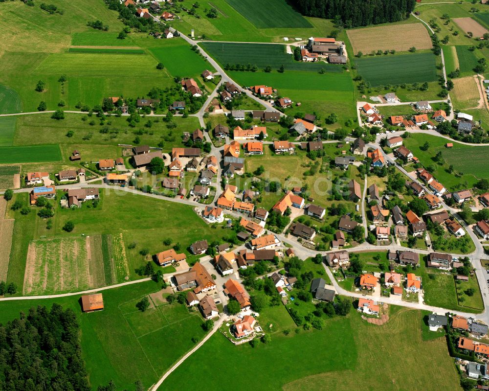 Breitenberg von oben - Dorfkern am Feldrand in Breitenberg im Bundesland Baden-Württemberg, Deutschland