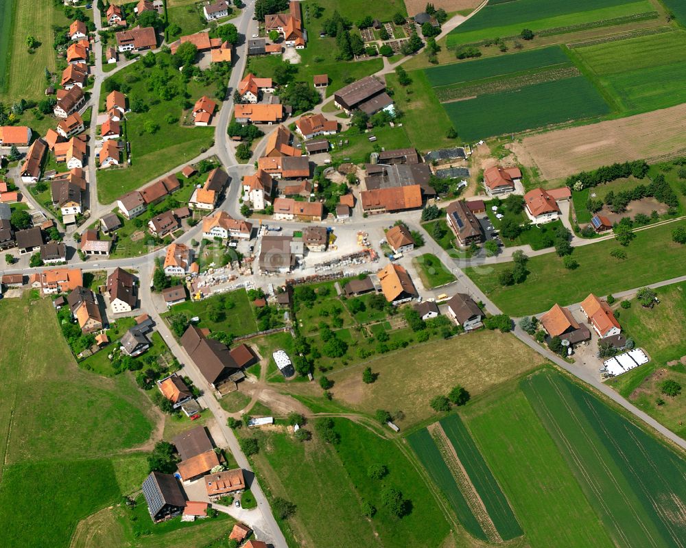 Luftaufnahme Breitenberg - Dorfkern am Feldrand in Breitenberg im Bundesland Baden-Württemberg, Deutschland