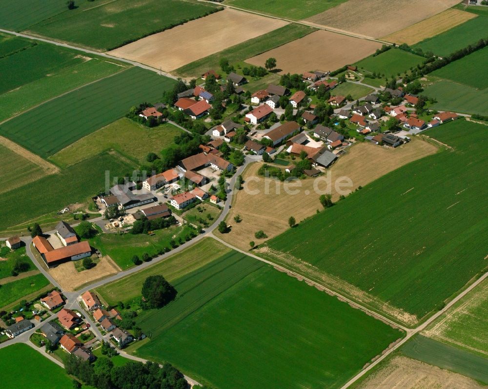 Breitenweinzier von oben - Dorfkern am Feldrand in Breitenweinzier im Bundesland Bayern, Deutschland