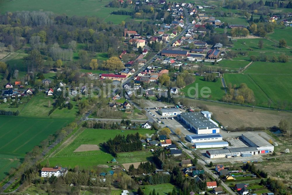 Luftbild Breydin - Dorfkern am Feldrand in Breydin im Bundesland Brandenburg, Deutschland