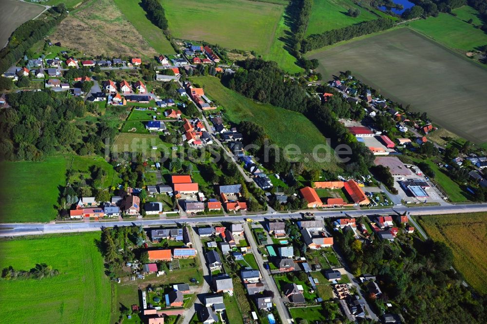 Luftbild Brietz - Dorfkern am Feldrand in Brietz im Bundesland Sachsen-Anhalt, Deutschland