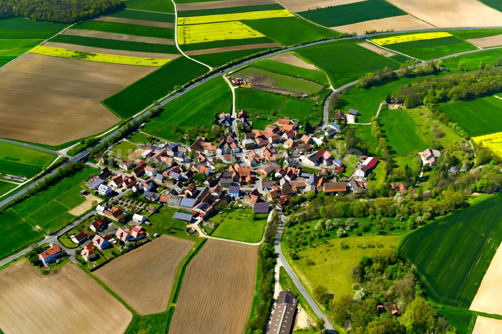 Luftbild Brünnau - Dorfkern am Feldrand in Brünnau im Bundesland Bayern, Deutschland