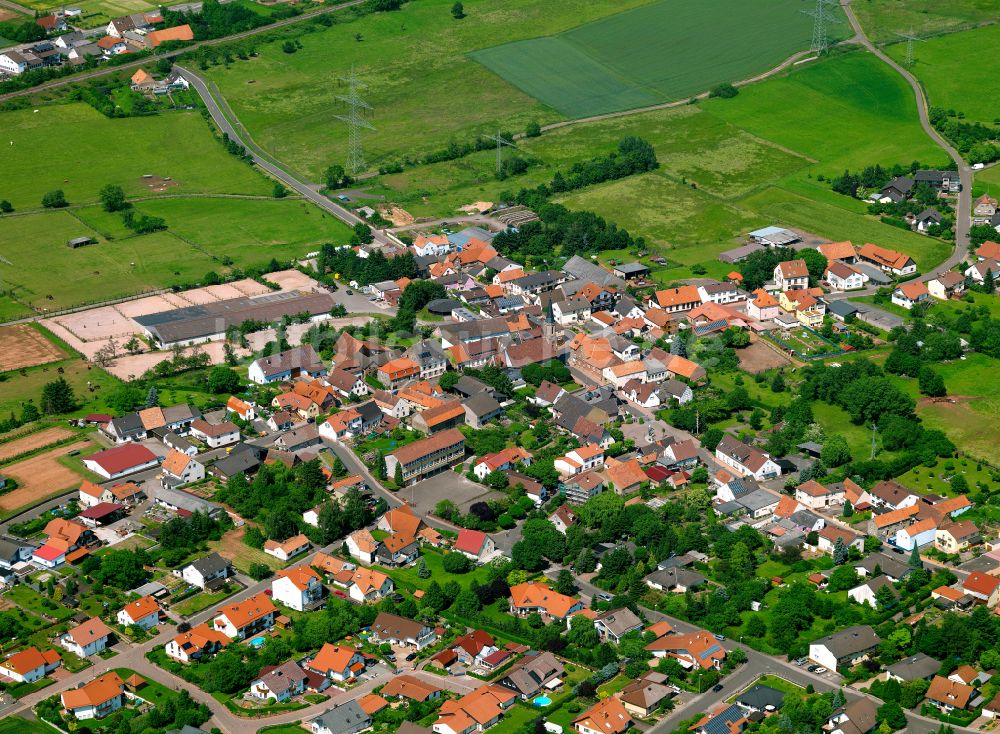 Börrstadt aus der Vogelperspektive: Dorfkern am Feldrand in Börrstadt im Bundesland Rheinland-Pfalz, Deutschland