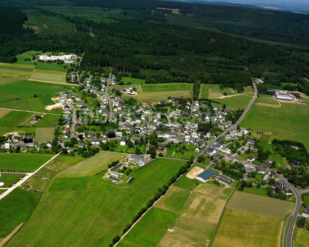 Luftaufnahme Bruchweiler - Dorfkern am Feldrand in Bruchweiler im Bundesland Rheinland-Pfalz, Deutschland