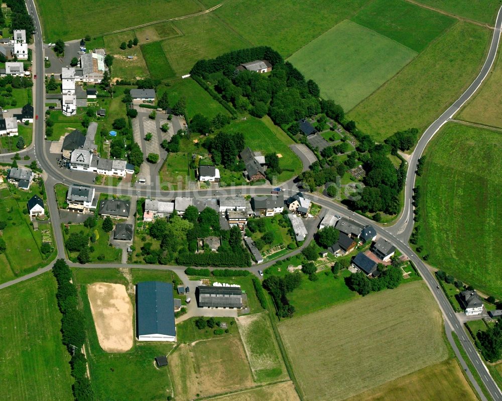 Bruchweiler von oben - Dorfkern am Feldrand in Bruchweiler im Bundesland Rheinland-Pfalz, Deutschland