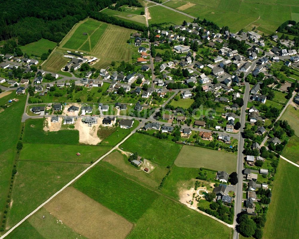 Bruchweiler aus der Vogelperspektive: Dorfkern am Feldrand in Bruchweiler im Bundesland Rheinland-Pfalz, Deutschland