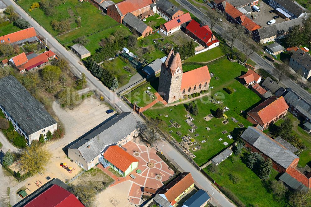 Luftaufnahme Brunau - Dorfkern am Feldrand in Brunau im Bundesland Sachsen-Anhalt, Deutschland