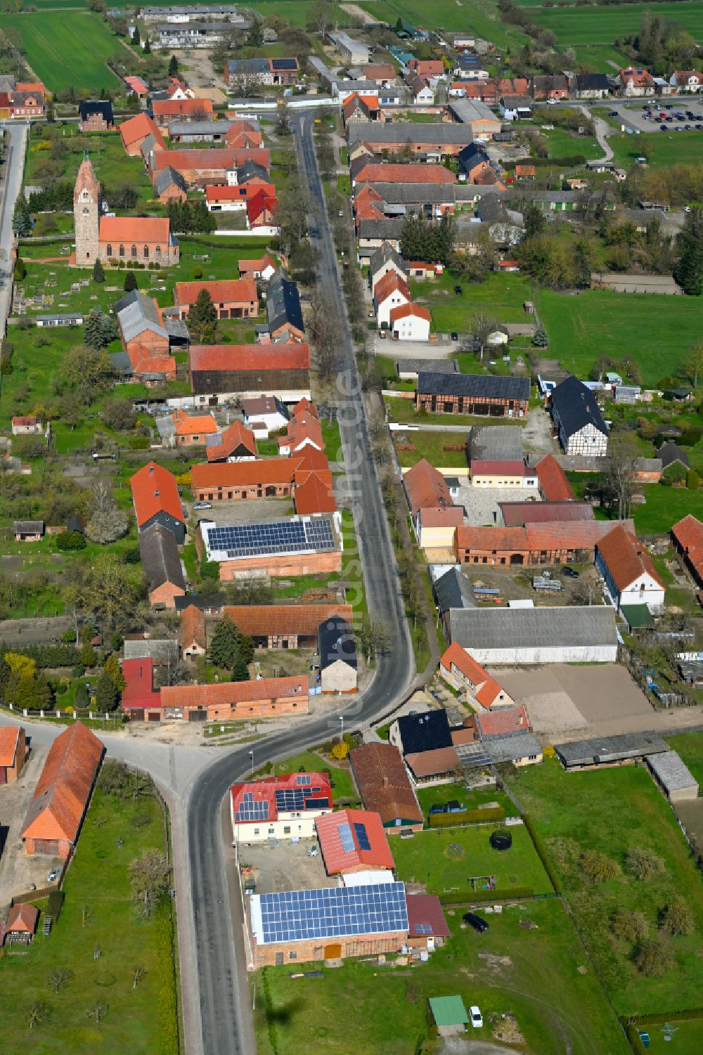 Luftaufnahme Brunau - Dorfkern am Feldrand in Brunau im Bundesland Sachsen-Anhalt, Deutschland