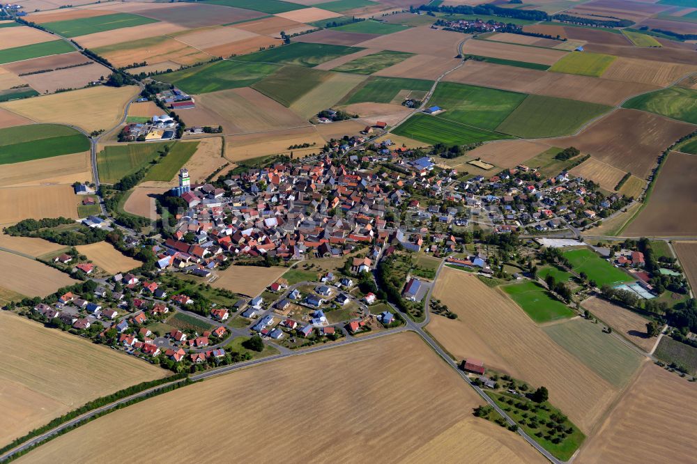 Luftaufnahme Bütthard - Dorfkern am Feldrand in Bütthard im Bundesland Bayern, Deutschland