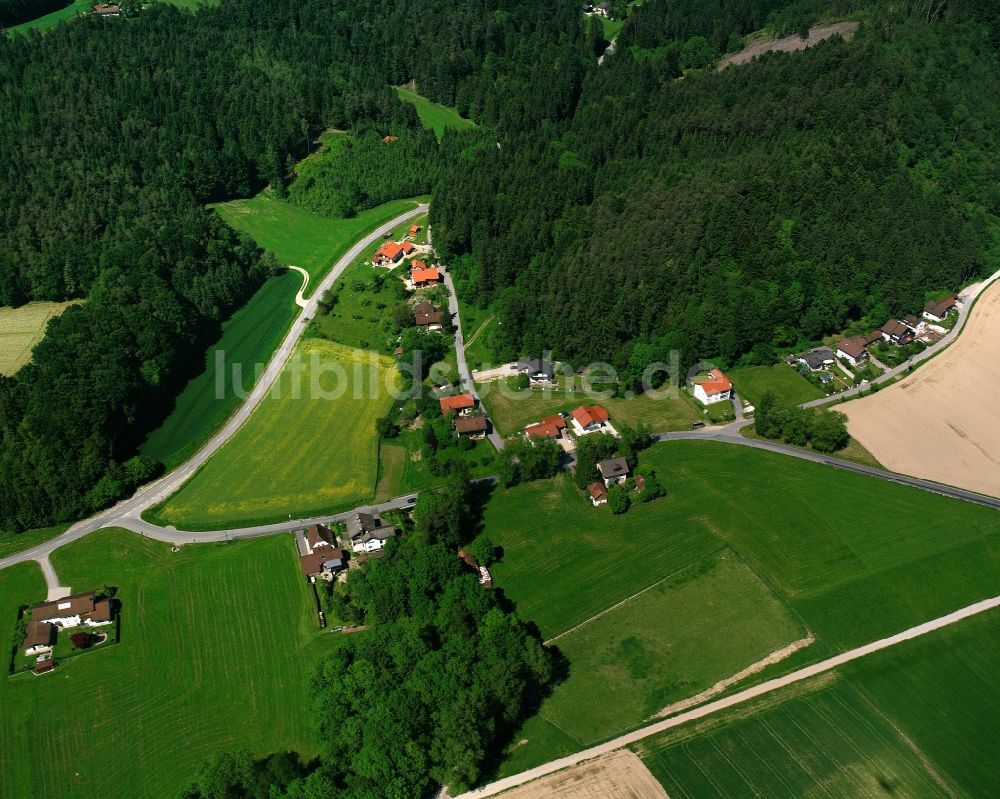 Buch von oben - Dorfkern am Feldrand in Buch im Bundesland Bayern, Deutschland