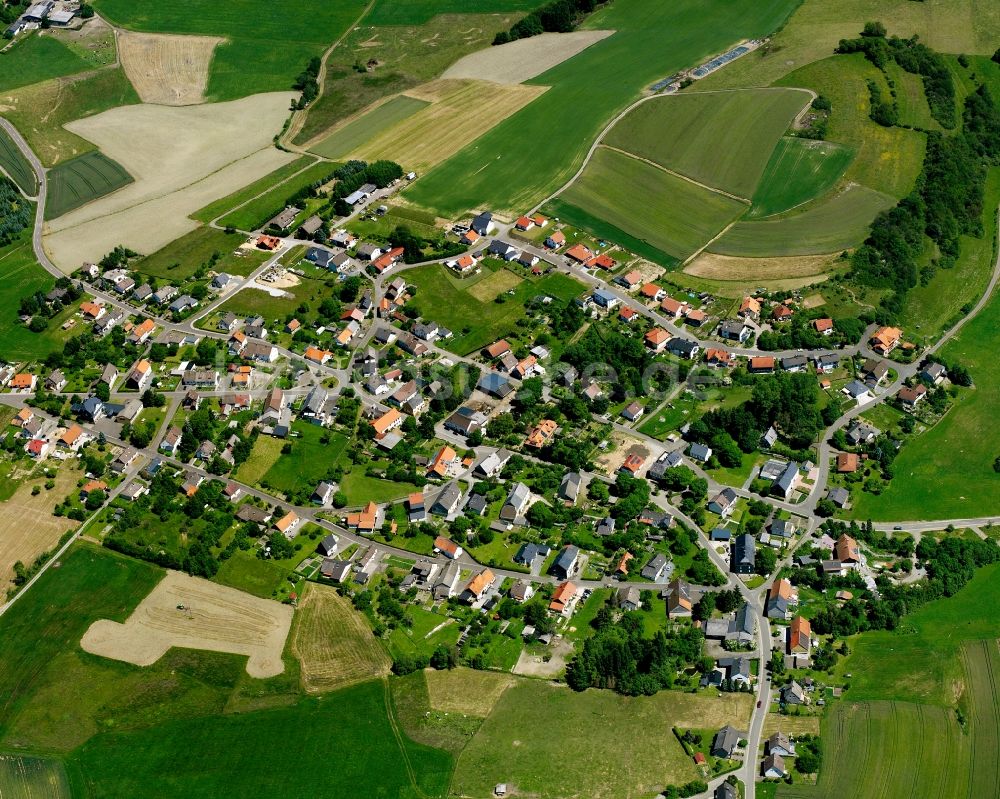 Luftaufnahme Buhlenberg - Dorfkern am Feldrand in Buhlenberg im Bundesland Rheinland-Pfalz, Deutschland