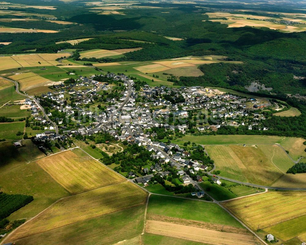 Bundenbach von oben - Dorfkern am Feldrand in Bundenbach im Bundesland Rheinland-Pfalz, Deutschland