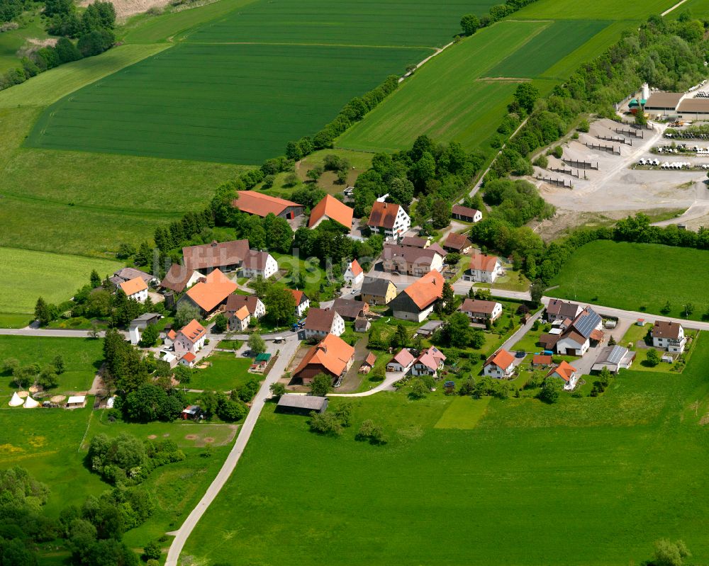 Burgau von oben - Dorfkern am Feldrand in Burgau im Bundesland Baden-Württemberg, Deutschland