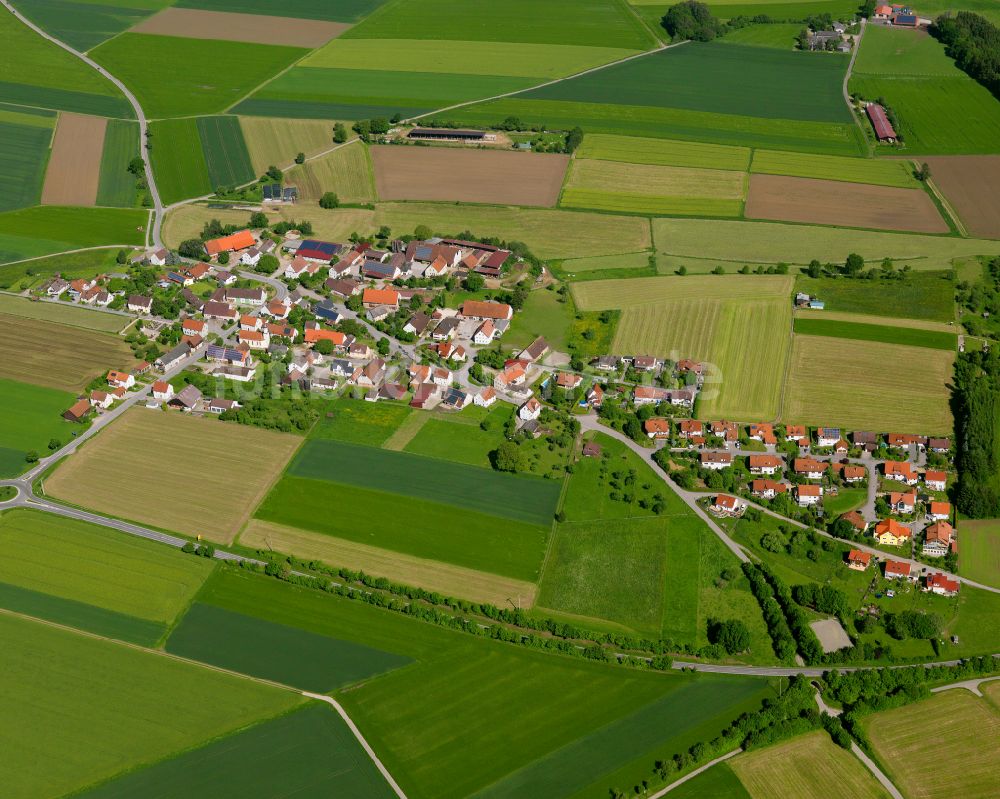 Burgrieden aus der Vogelperspektive: Dorfkern am Feldrand in Burgrieden im Bundesland Baden-Württemberg, Deutschland