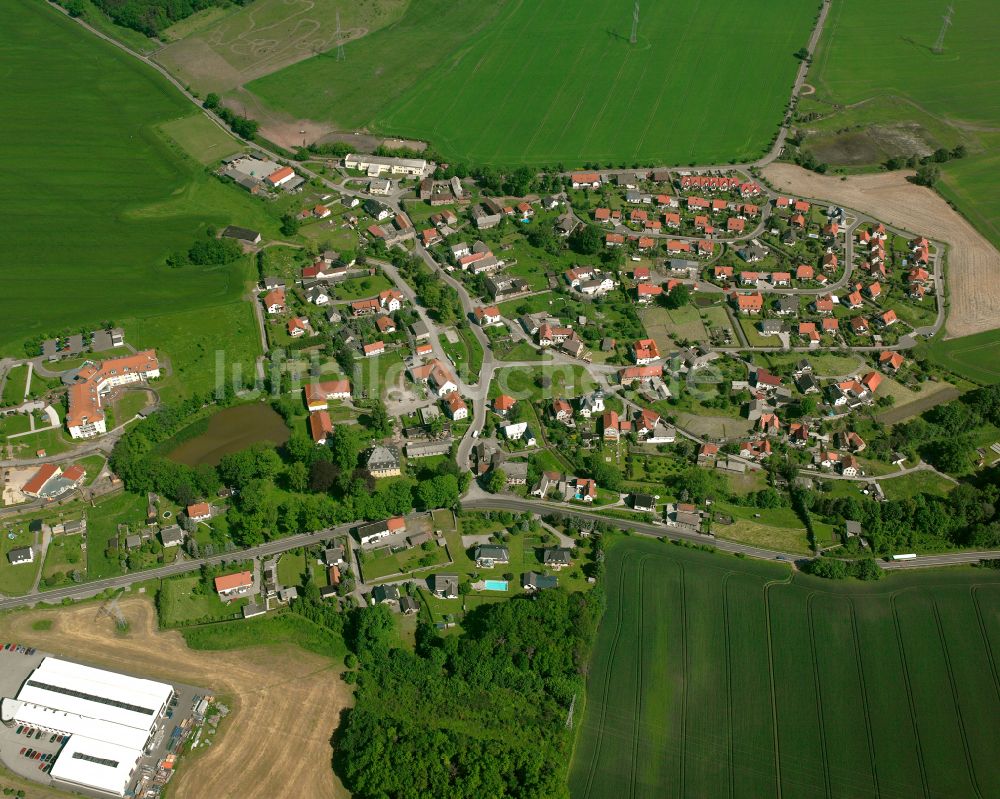 Luftbild Burkersdorf - Dorfkern am Feldrand in Burkersdorf im Bundesland Thüringen, Deutschland